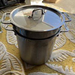 All-Clad Pasta Pot w/ Strainer - 13 Quart for Sale in Seattle, WA - OfferUp