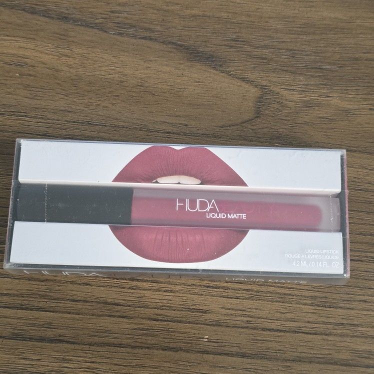 Huda Beauty Liquid Matte Lipstick TrophyWife -14 fl oz New In Box