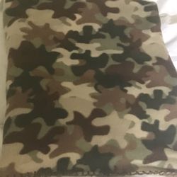 L Warm & Snuggley Camo Throw 50” Inches X 60” Inches