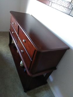 Chest of drawers.