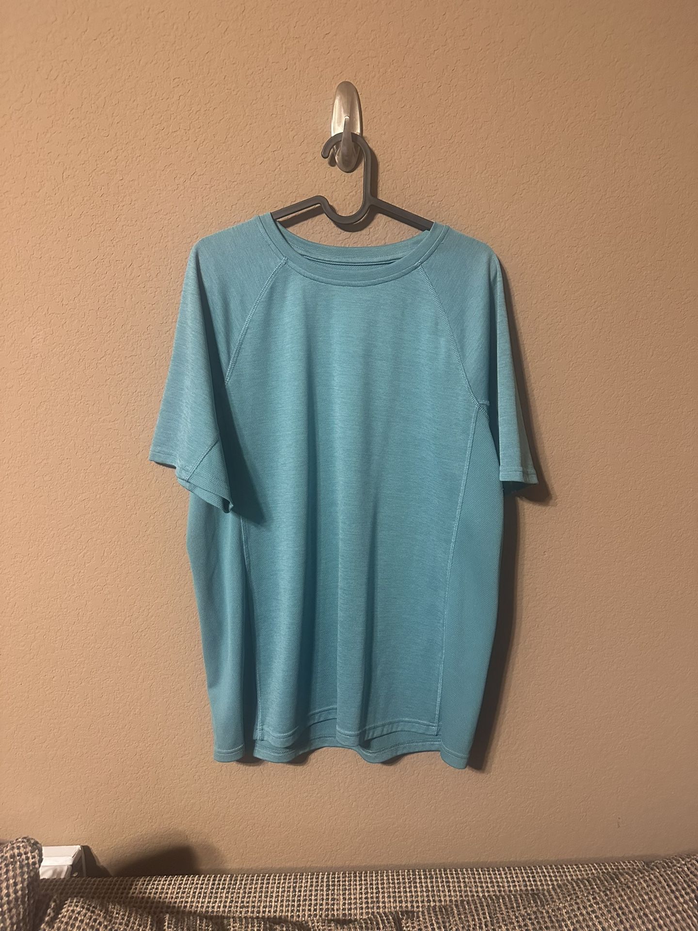 Men’s green activewear shirt