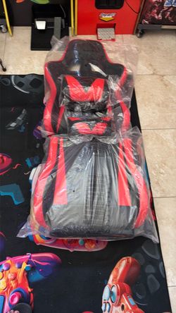 IM OFFERING 5 DOLLARS DISCOUNT OFF Black and Red Gaming Chair