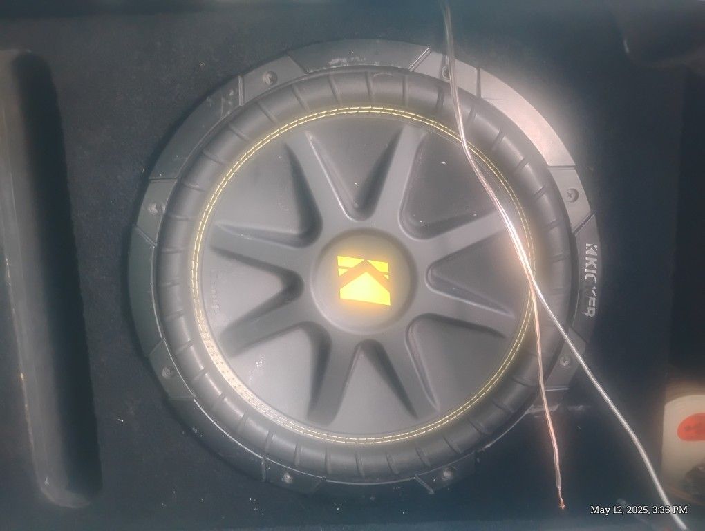 Kicker Subwoofer in box