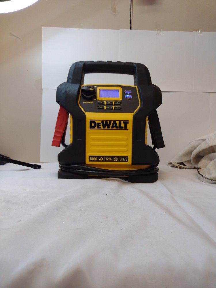 Dewalt 1400 Peak Amp Jump Starter With Digital Compressor DXAEJ14