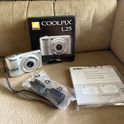 Nikon L25 10.1 Mp Like New Complete With Box 