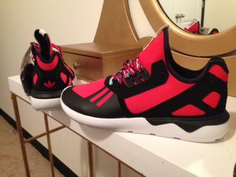 MENS ADIDAS SHOES. SIZE 11.5