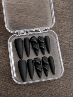 Press on Nails - sizes M,L - CASH ONLY - 75th Ave and Peoria