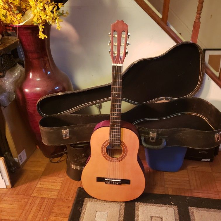 Castilla Acoustic Guitar Model CN40 6 String w/ Case