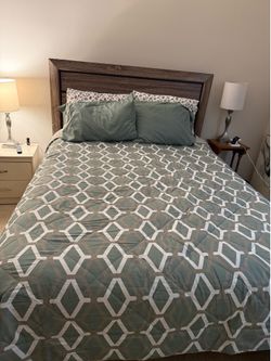 Wood-like grayish  color Queen size bed with mattress