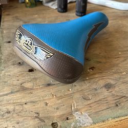 SE seat blue and brown