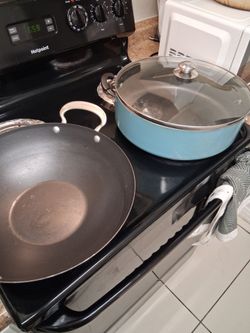 Two Aluminum 14 in x 4 in Deep Skillets