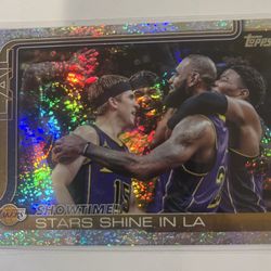 Topps 2025 Los Angeles Lakers SHOWTIME! STARS SHINE IN LA #293 🔥🔥🔥🏀💪😱💯