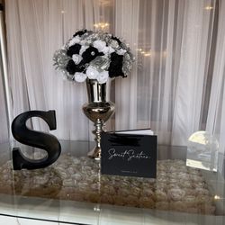 17 artificial centerpieces 