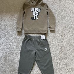 Youth Small Nike Sweatsuit