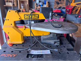 Dewalt Scroll Saw and Stand. DW 788 & DW7880