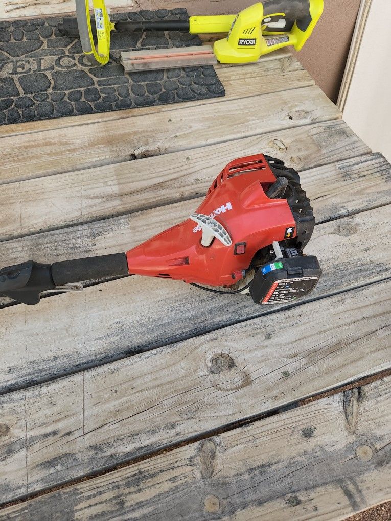 Homelite UT26SSL3VNM 2-Stroke Straight Shaft String Trimmer