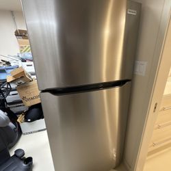 Frigidaire 1835VF 18cf Refrigerator like New!