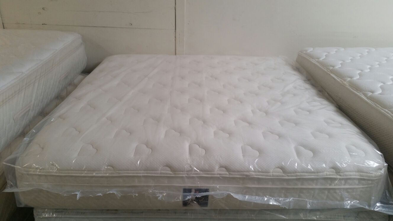 KING SIZE SERTA VERA WANG MATTRESS SET