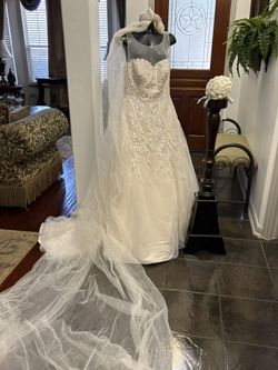 Ivory Wedding Dress from David’s Bridal W Matching Veil Size Med In great Condition Paid $300 Asking $100