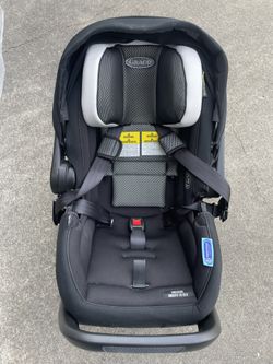Graco Snugfit 35 DLX with Infant Insert and Base