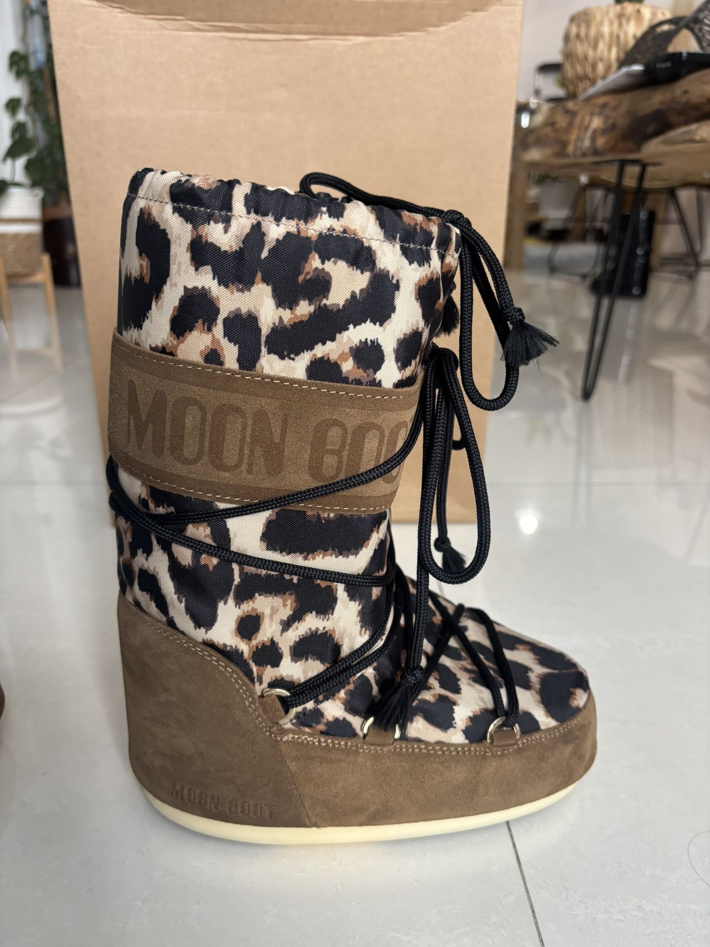Moon Boots Leopard Animal Print Women’s 5/5.5/6