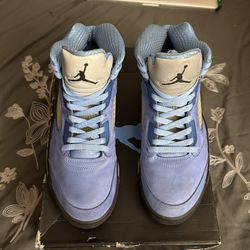 Jordan: Retro SE “University Blue” 05s. [M9.5] 