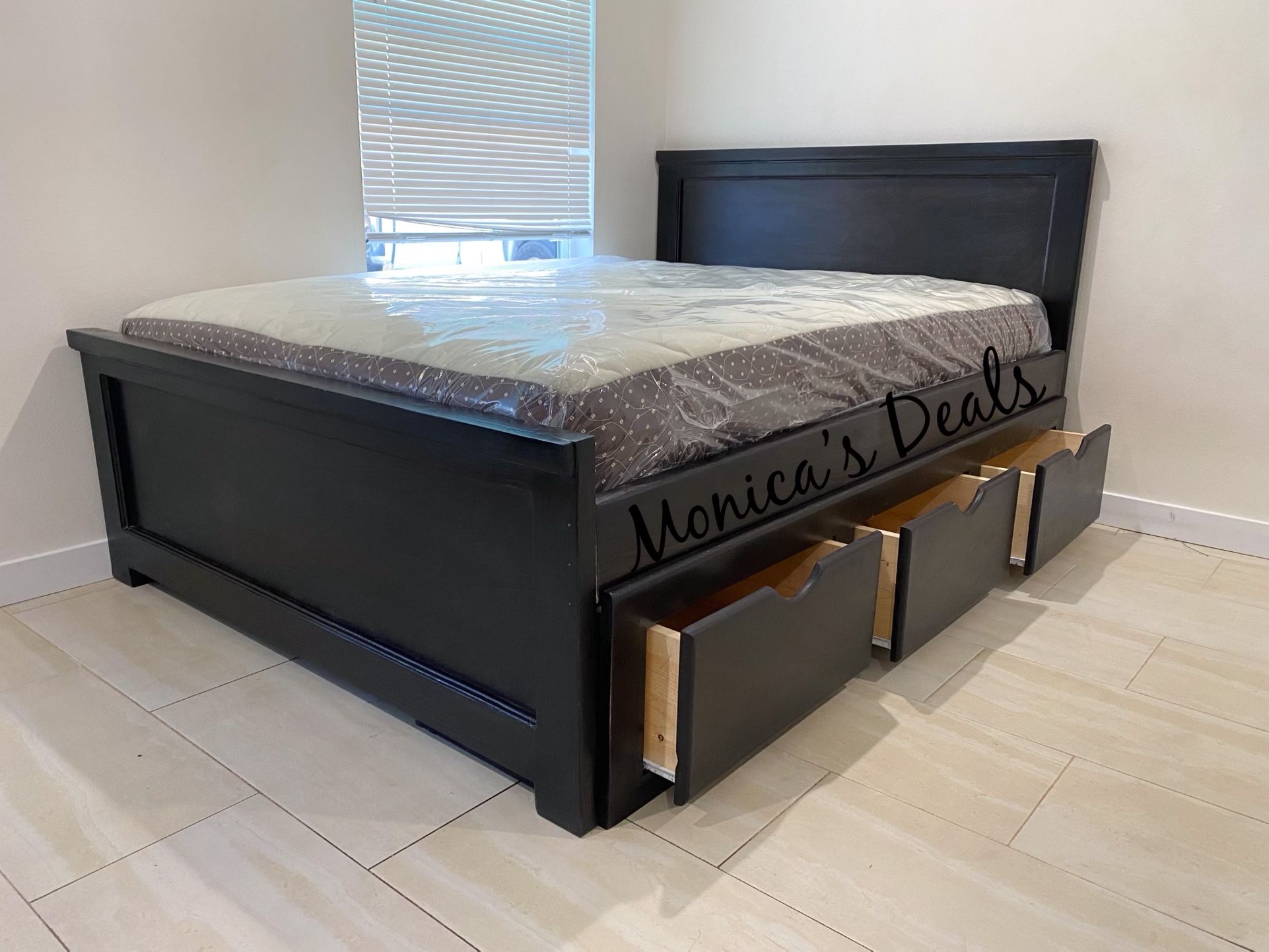 Full Size Bed w/ 3 Drawers & Mattress 
