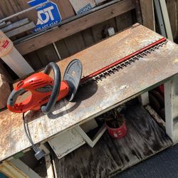 Black & Decker Electric Hedge Trimmer Works Good