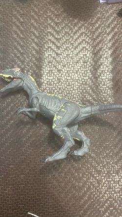 Jurassic World Roarivores Allosaurus Action Figure