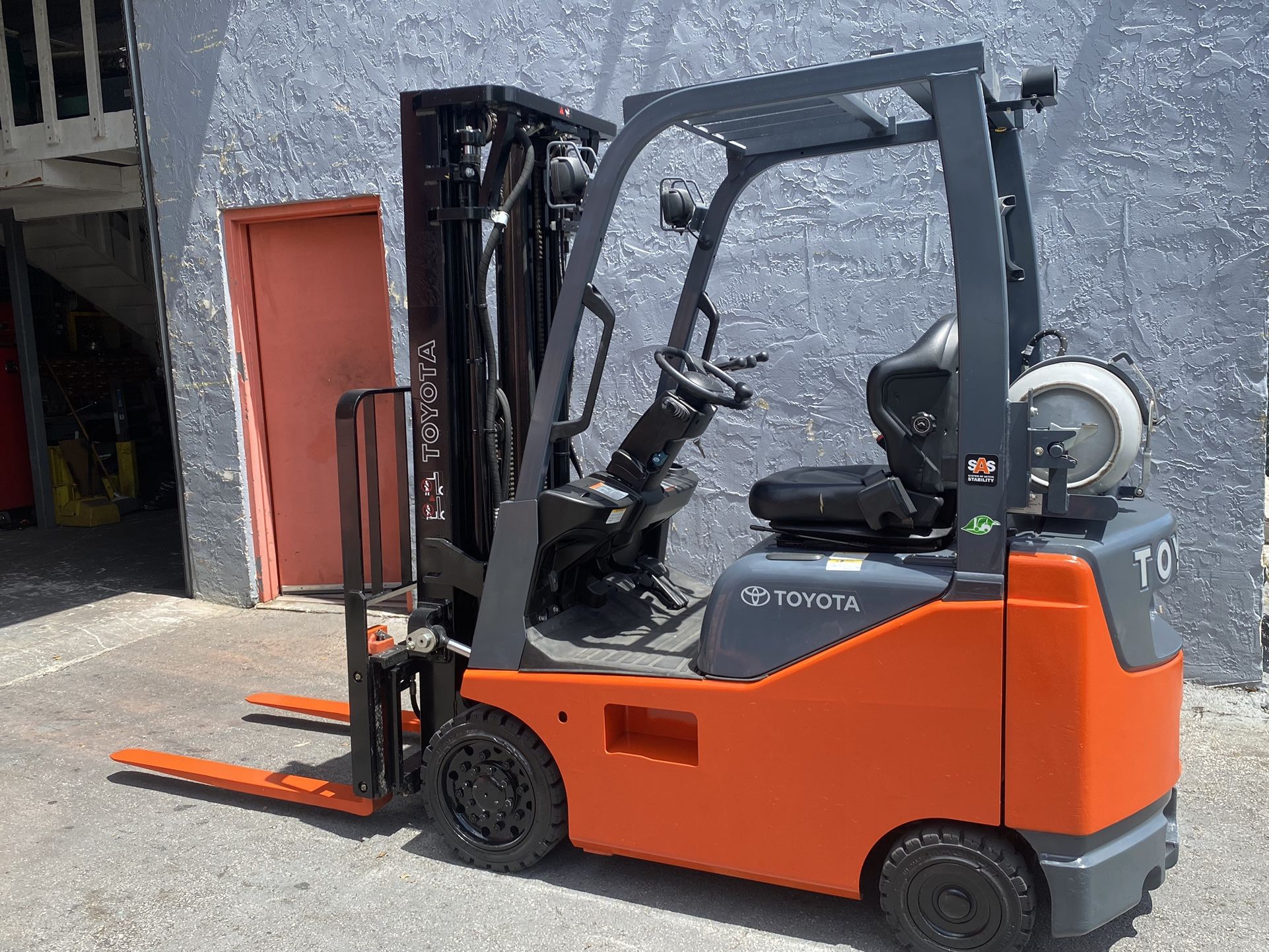 Toyota 3 Stage Forklift Like New Only 349 Hours