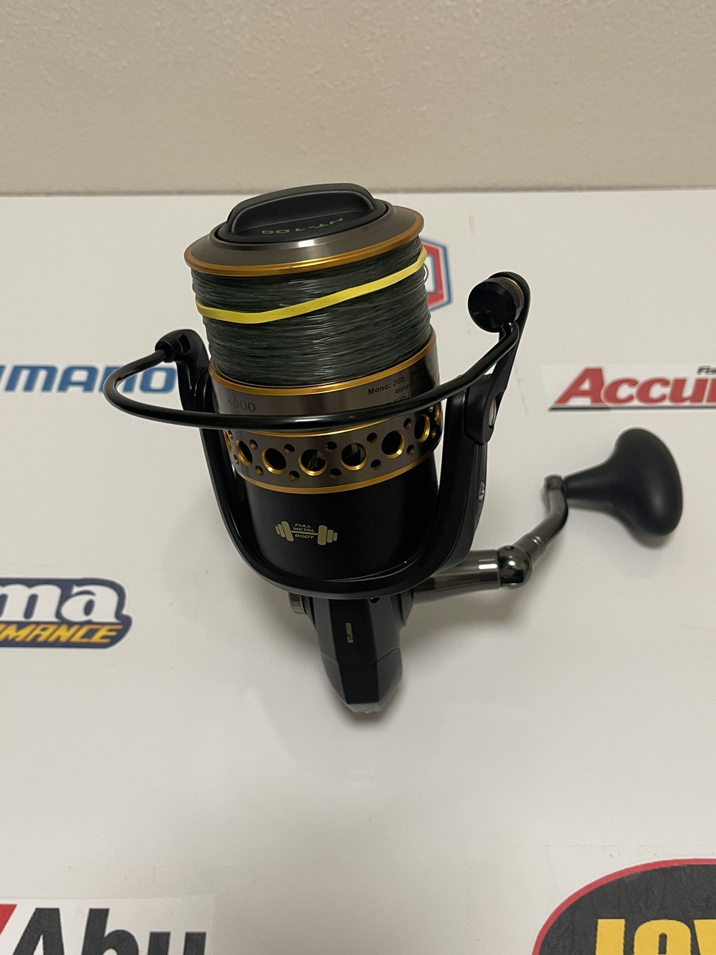 New Penn Battle II 8000 Reel with 30LB Monofilam