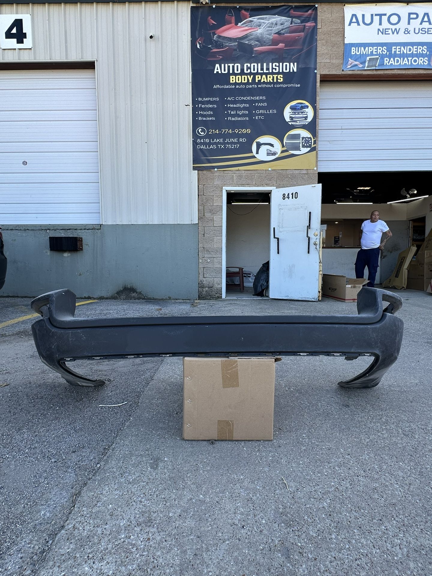 2007, 2008, 2009, 2010, 2011, 2012, 2013, 2014 Volvo XC90 Bumper Rear ( Used Car Parts )