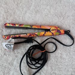 Amika Straightener 