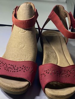 Earth Origins Kendra Krystal Red Leather Laser Cut Wedge Sandals Size 9M