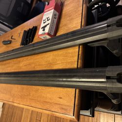 Yakima Cross Bars Heavy Duty For Jeep Gladiator 