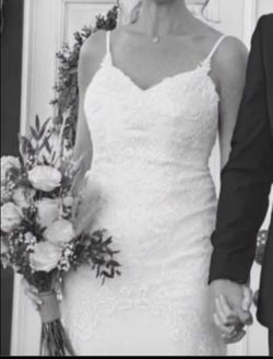 Elegant Lace Wedding Dress With Veil Included 