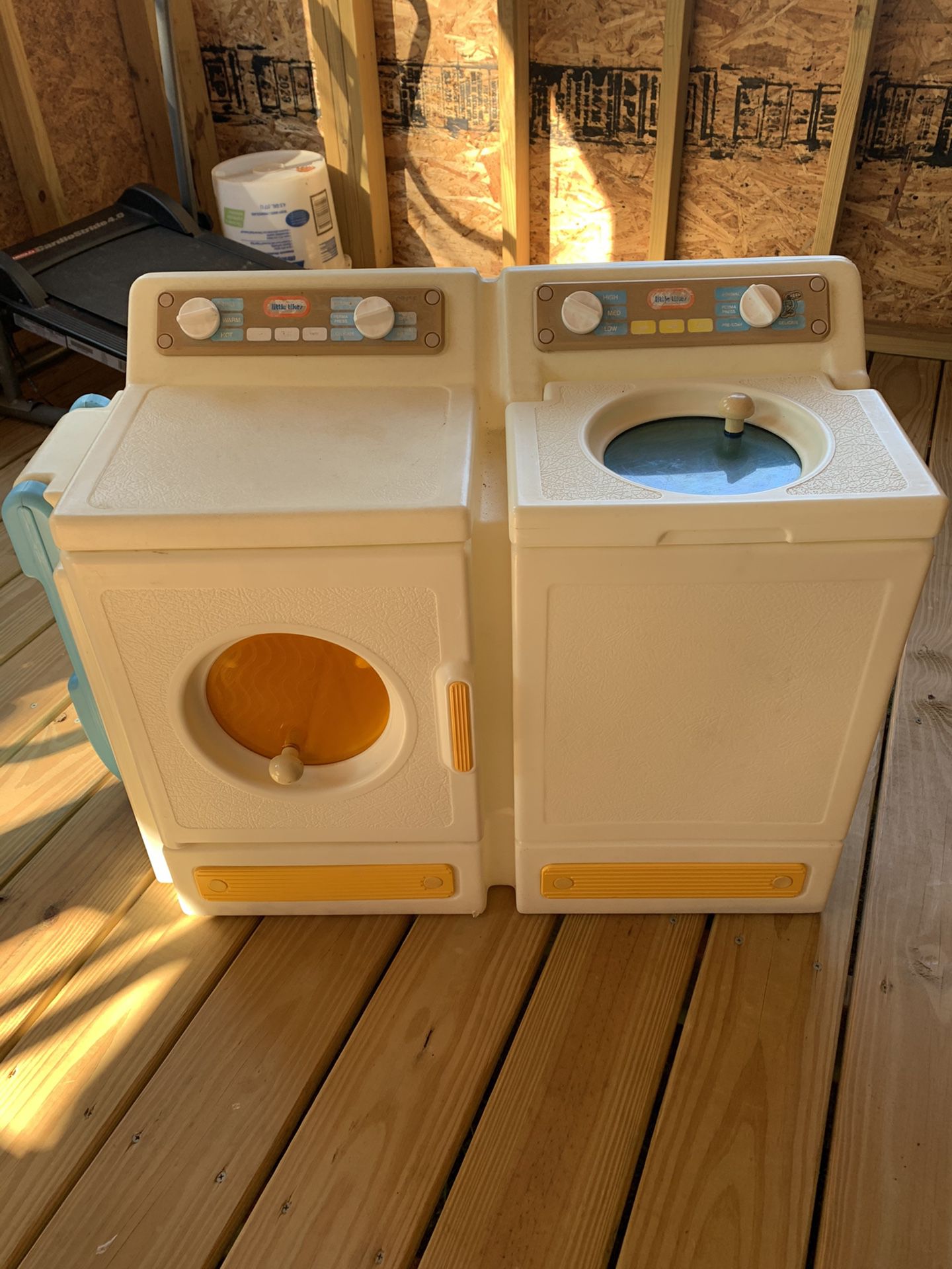 Toy laundry set