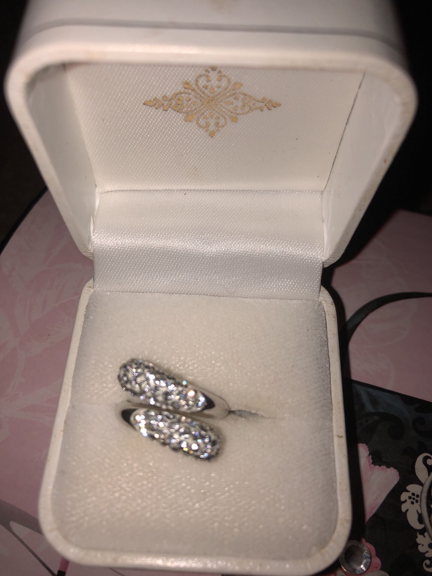 Nice size 4 silver ring in box