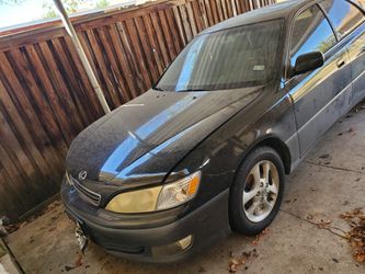 Lexus es300 for parts