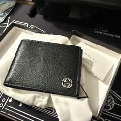 Gucci Bi Fold Wallet 