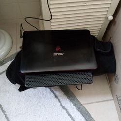 SNSV LAPTOP COMPUTER/WITH CHARGER AND PLATFORM TO SET ON