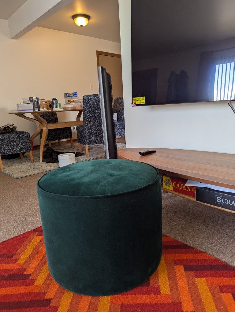Ottoman IKEA Green: moving sale! 