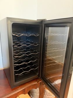 Ivation 18 bottle wine cooler / refrigerator