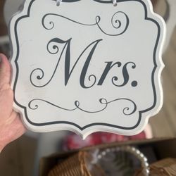 Cute Mrs Sign