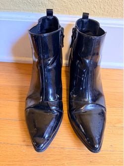 Women’s Tahari ranch patent leather bootie size 9