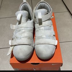 Lebron Soldier XI fly ease Size 7Y