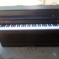 Windsor Upright Piano