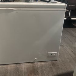 High Point freezer deep chest $75 works great one oh one in Scottsdale