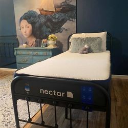 Nectar Memory Foam Mattress (Twin) Like New / I can deliver!