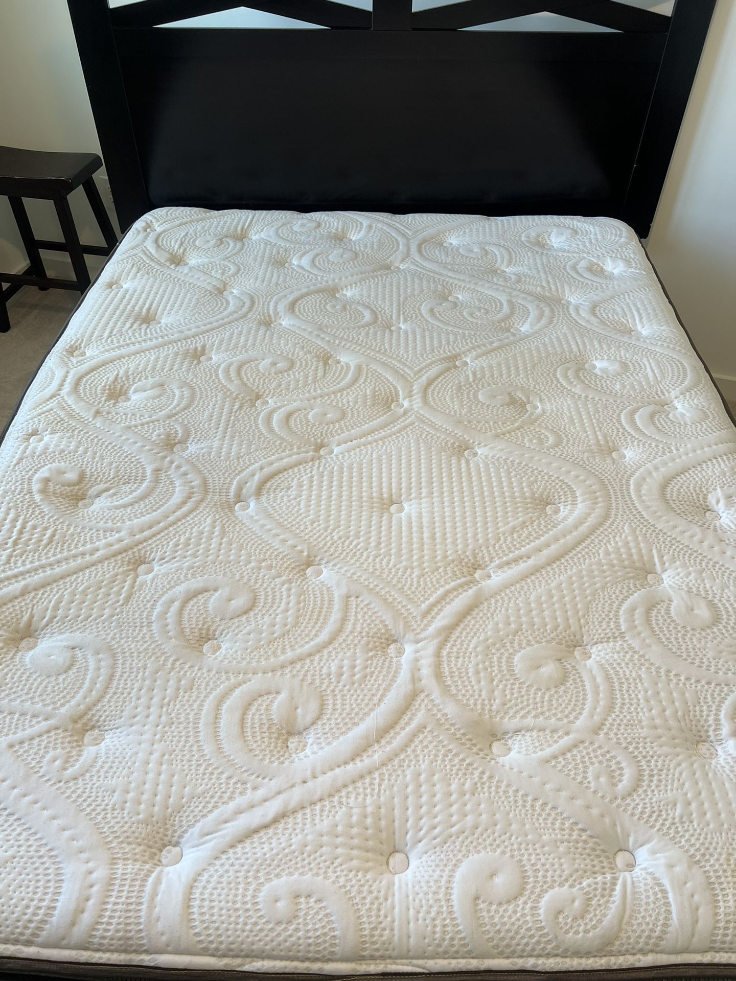 Queen Mattress | Comfy AVAILABLE 